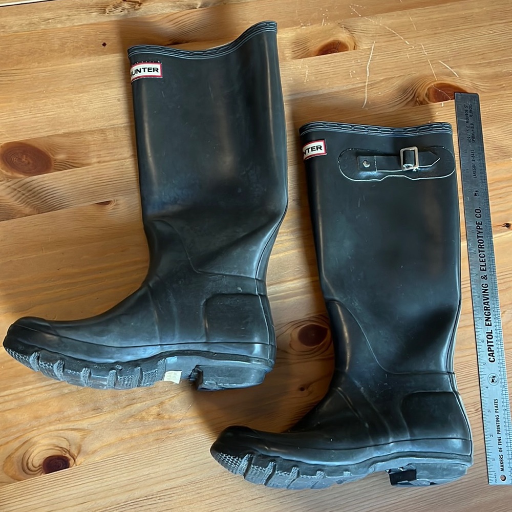 Hunter Original Boot Women’s sz 7 / 38, dark grey / gray color